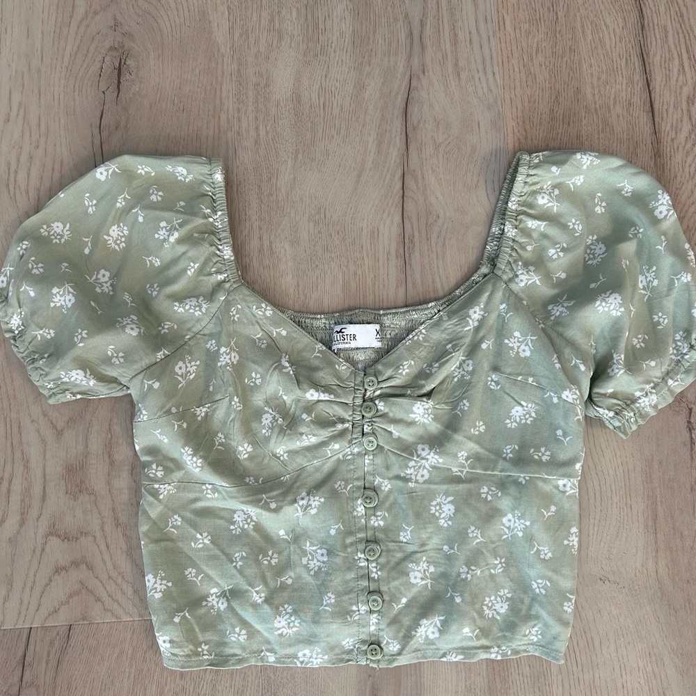 hollister Floral sage Blouse
